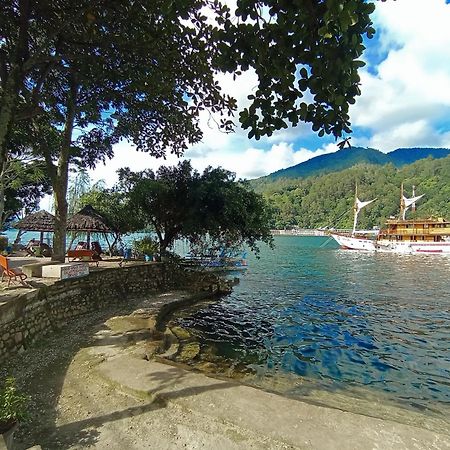 Pandu Lakeside Hotel Parapat Exteriör bild