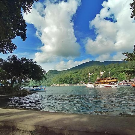Pandu Lakeside Hotel Parapat Exteriör bild