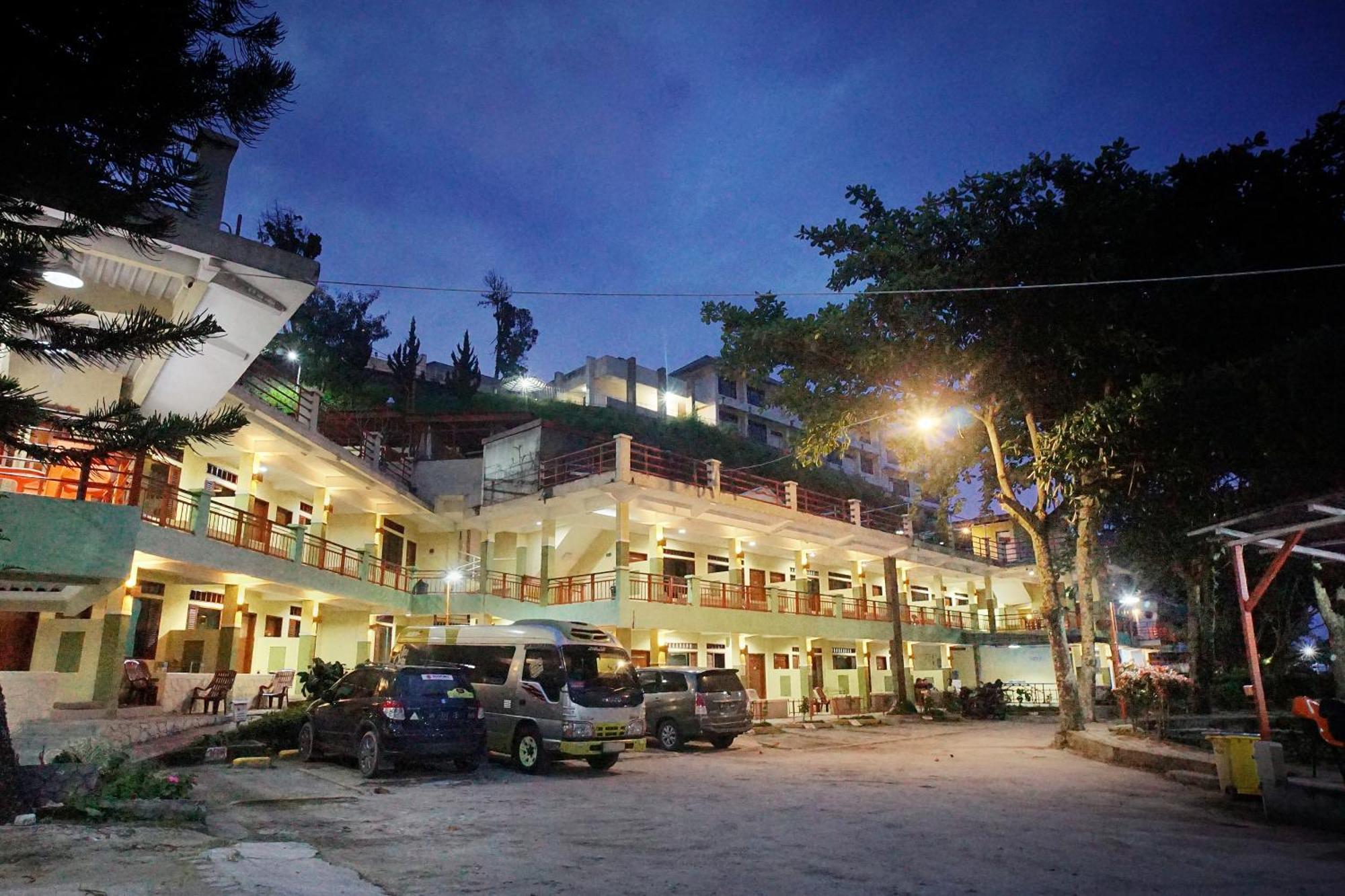 Pandu Lakeside Hotel Parapat Exteriör bild