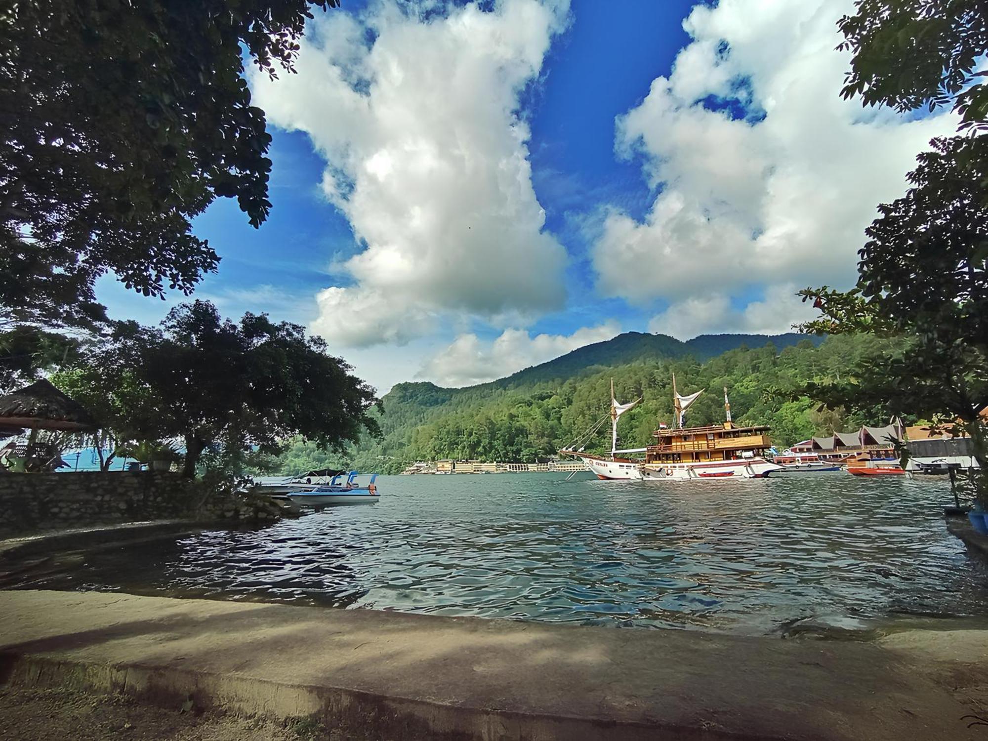 Pandu Lakeside Hotel Parapat Exteriör bild