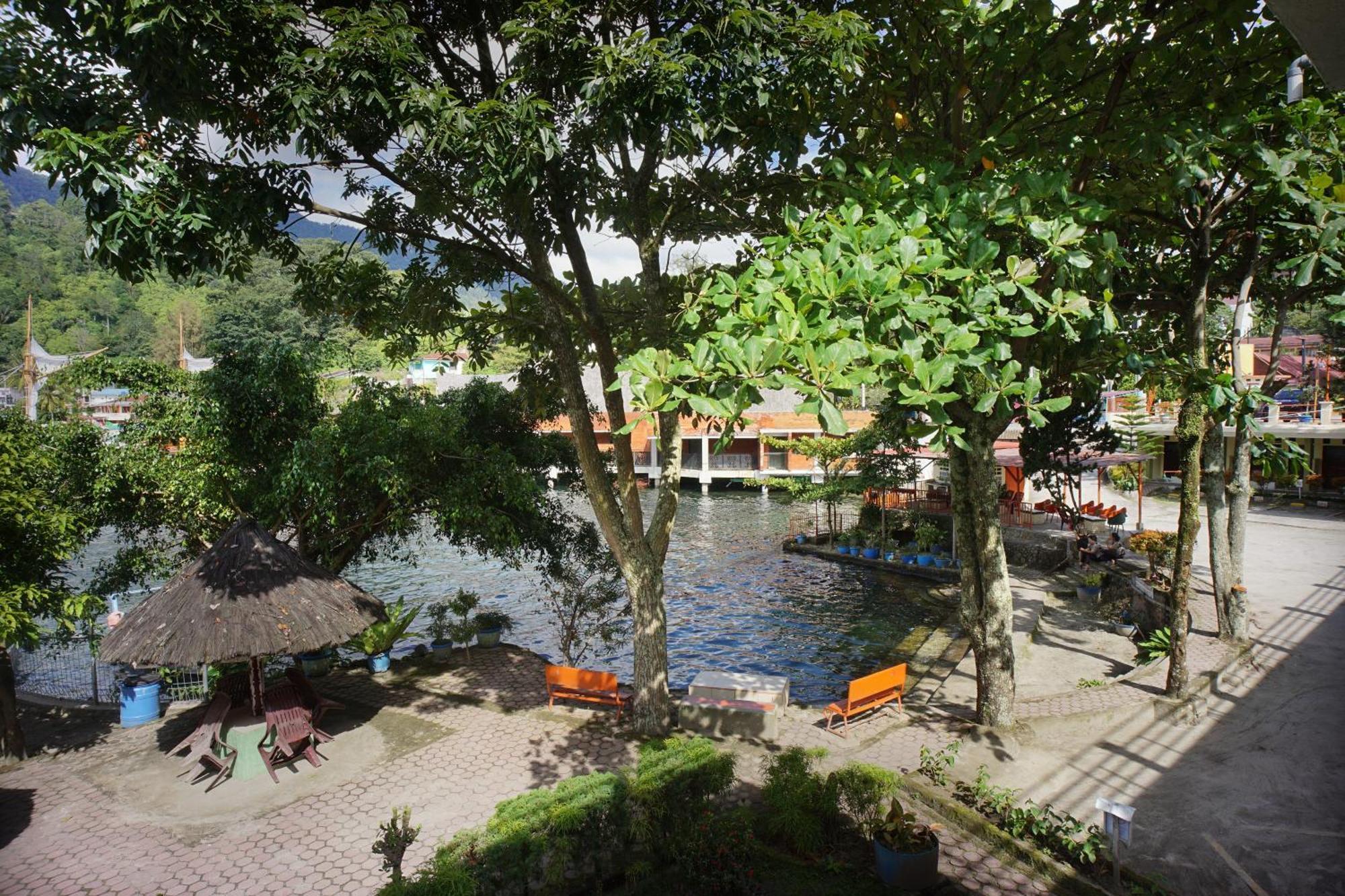 Pandu Lakeside Hotel Parapat Exteriör bild