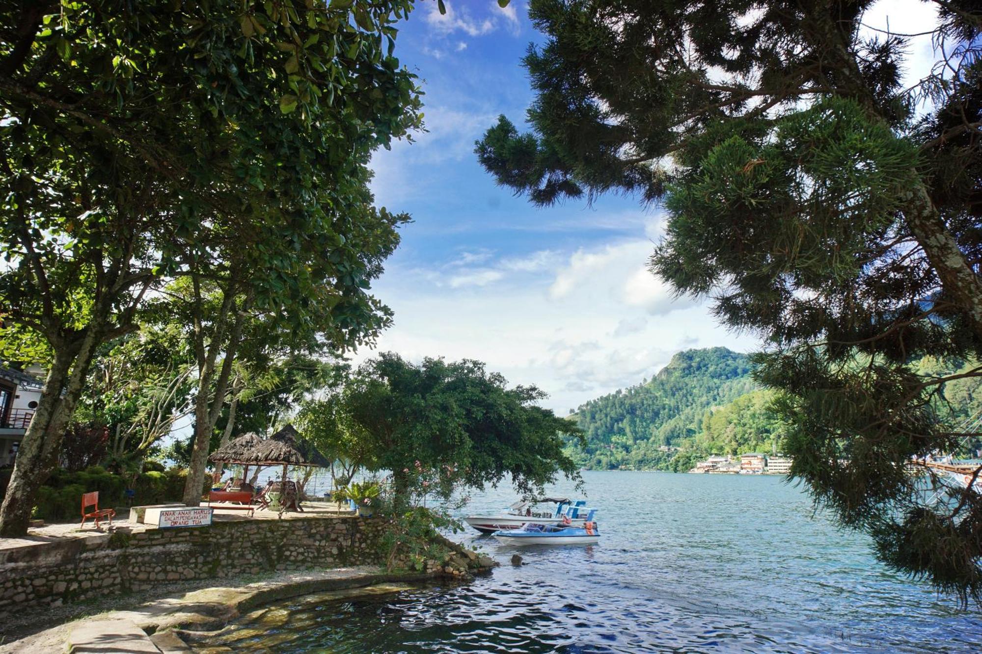 Pandu Lakeside Hotel Parapat Exteriör bild
