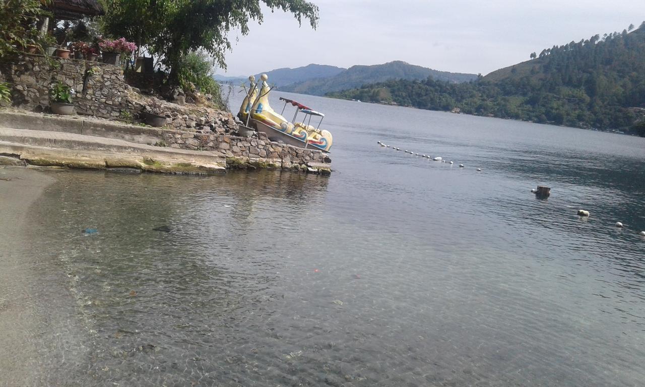 Pandu Lakeside Hotel Parapat Exteriör bild