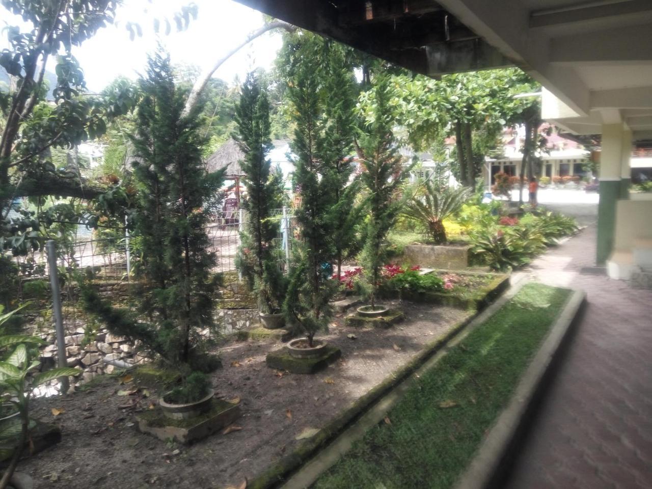 Pandu Lakeside Hotel Parapat Exteriör bild