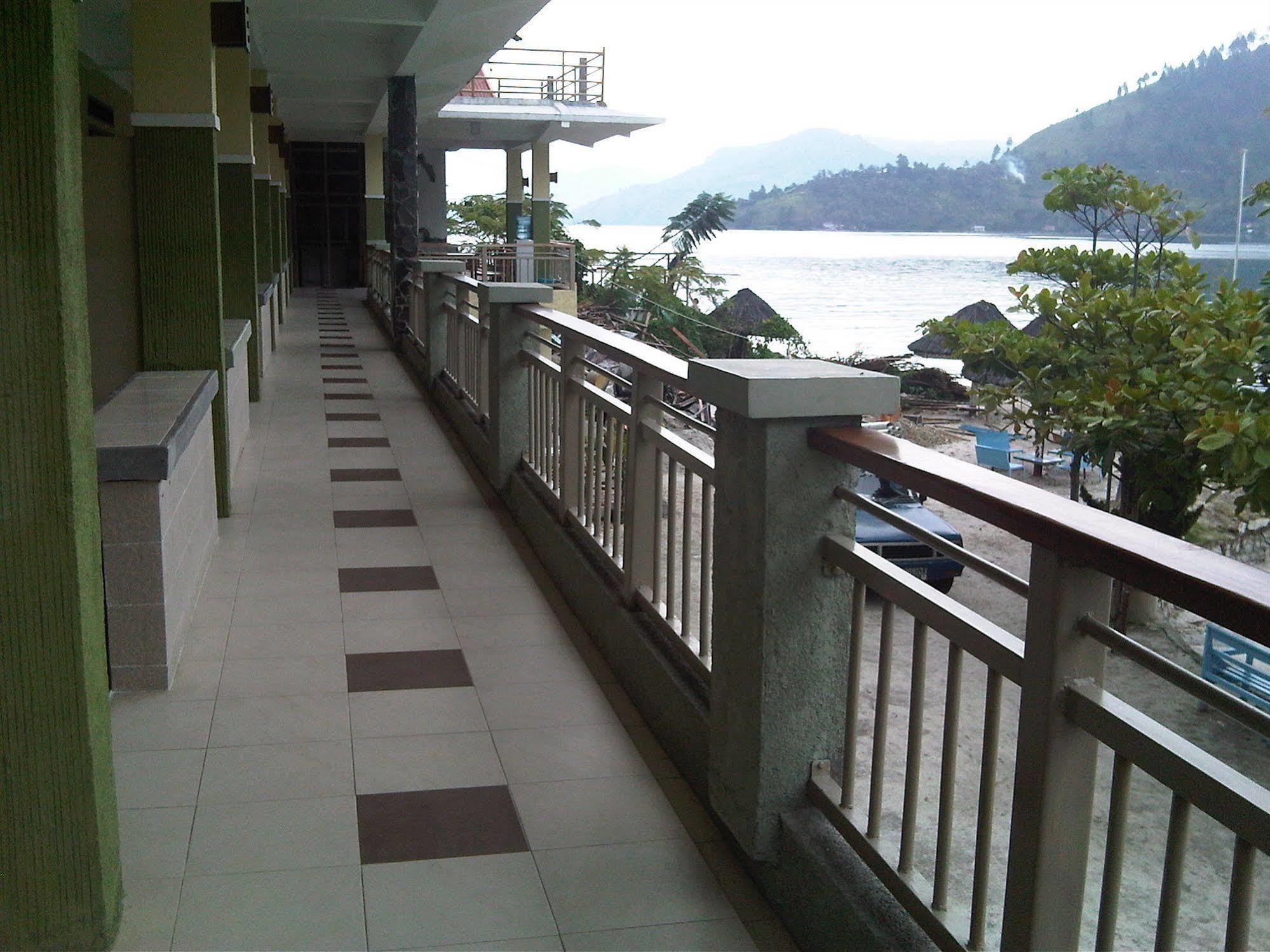 Pandu Lakeside Hotel Parapat Exteriör bild