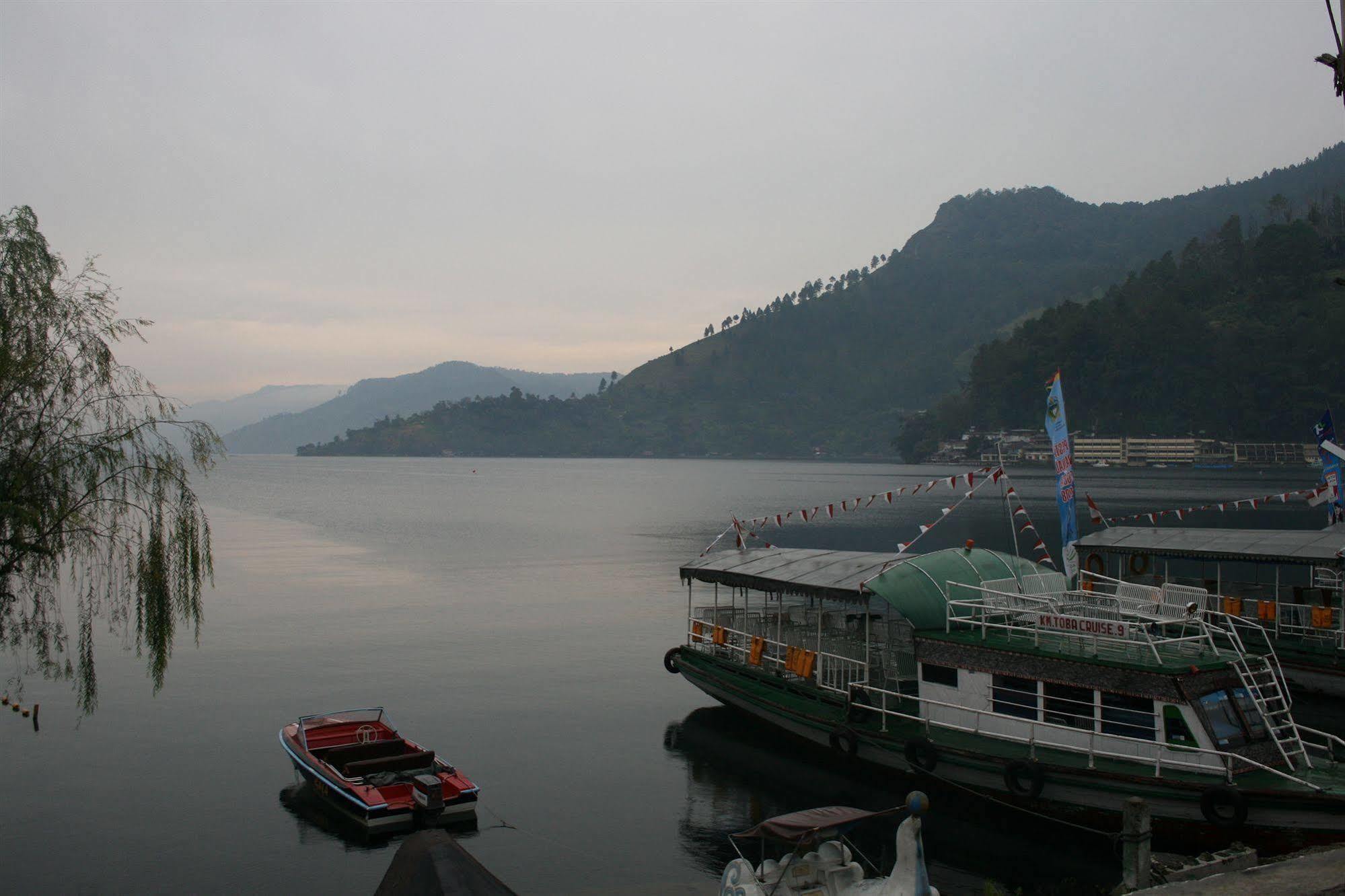 Pandu Lakeside Hotel Parapat Exteriör bild