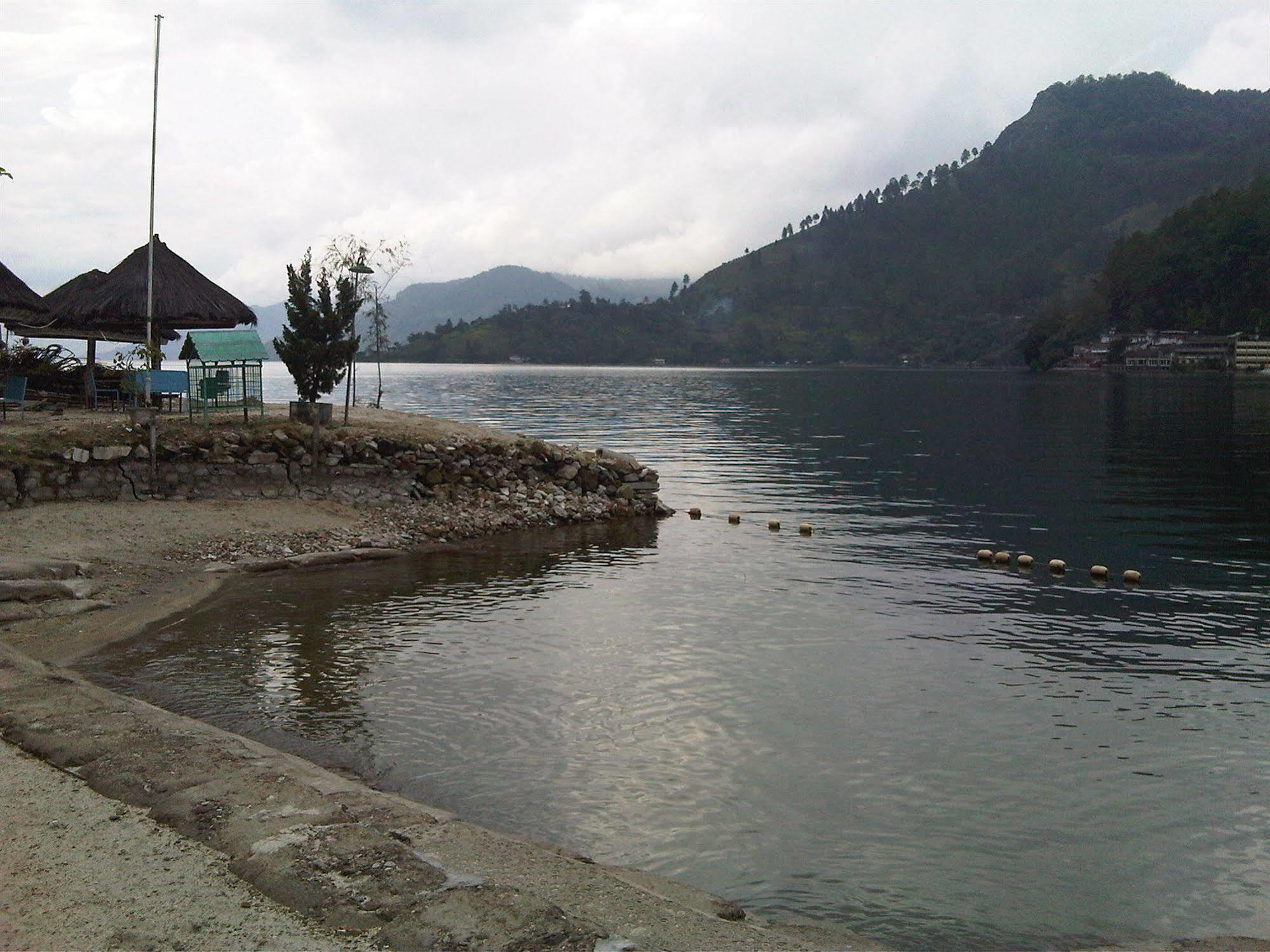 Pandu Lakeside Hotel Parapat Exteriör bild