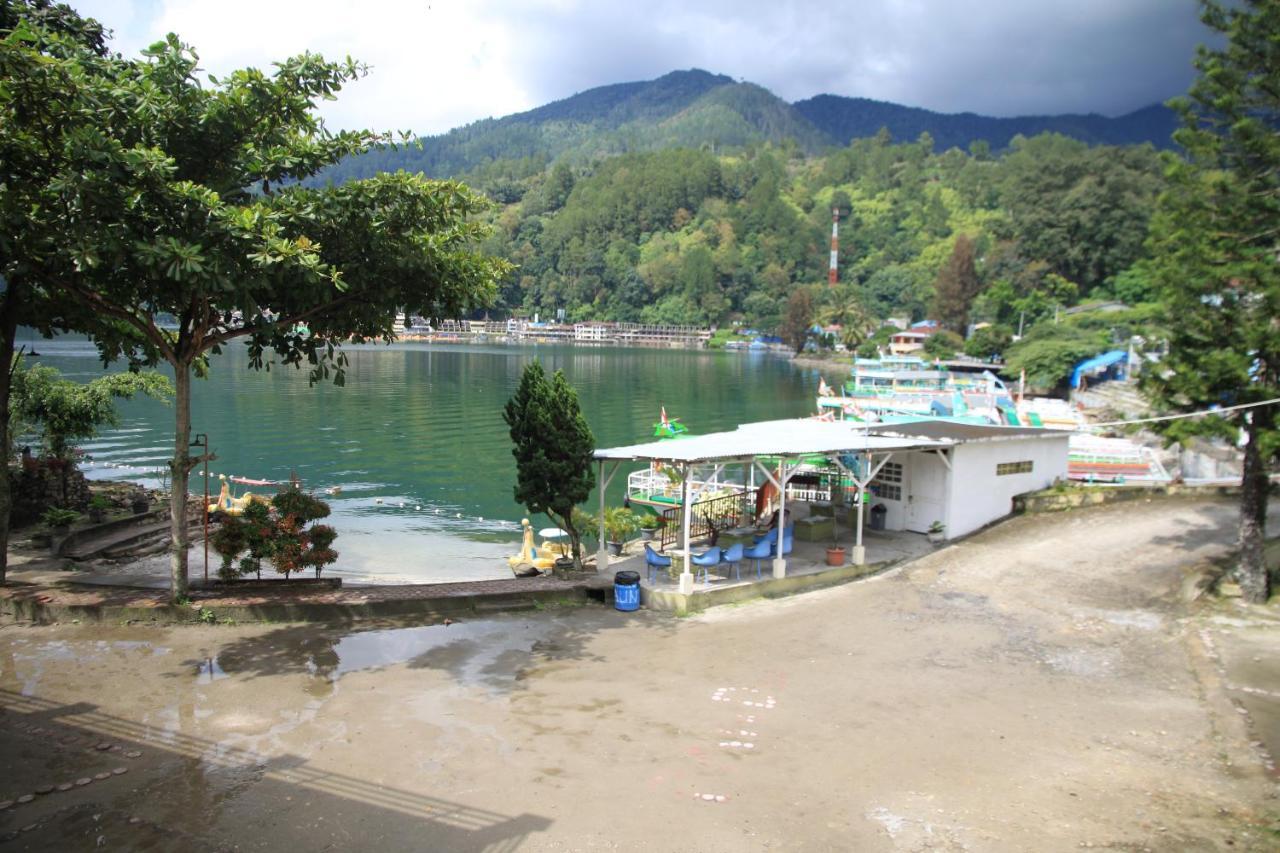 Pandu Lakeside Hotel Parapat Exteriör bild