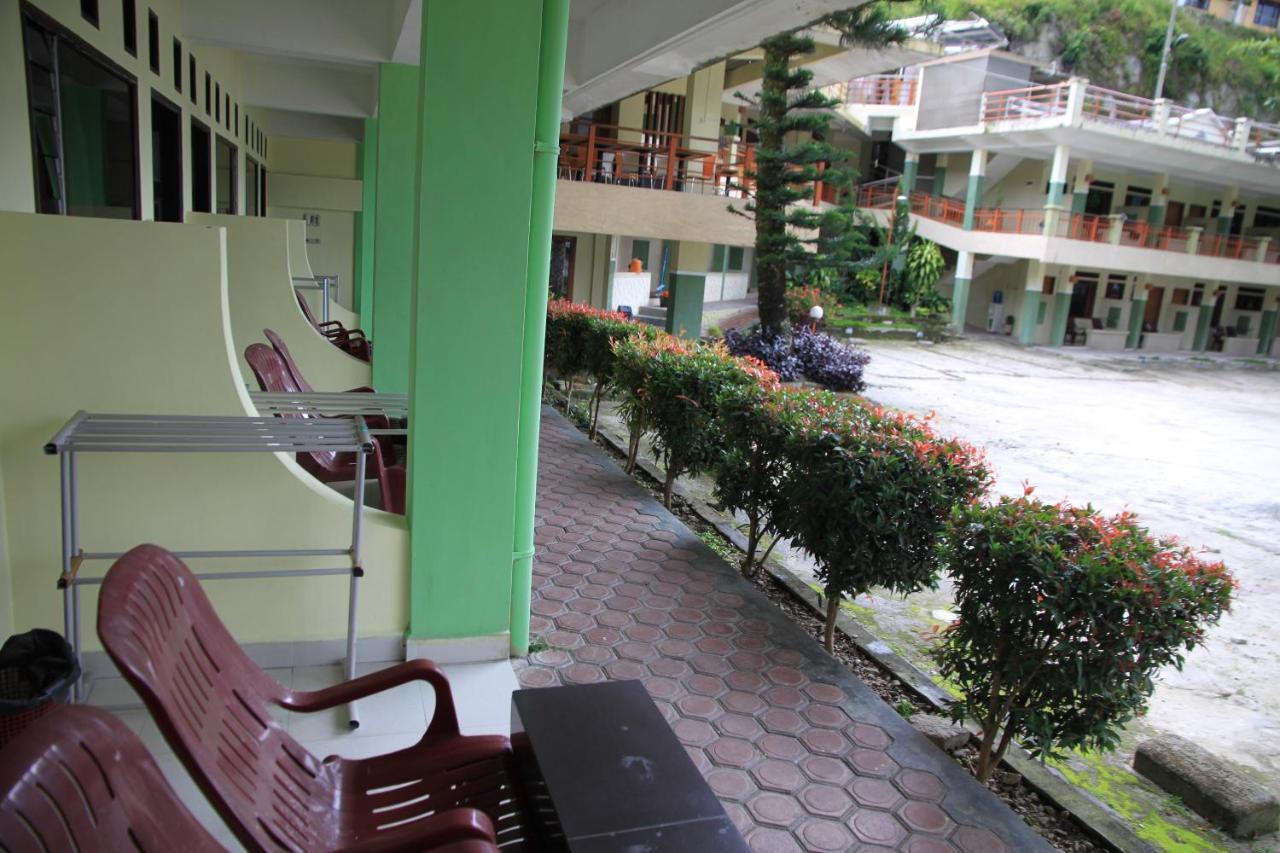 Pandu Lakeside Hotel Parapat Exteriör bild