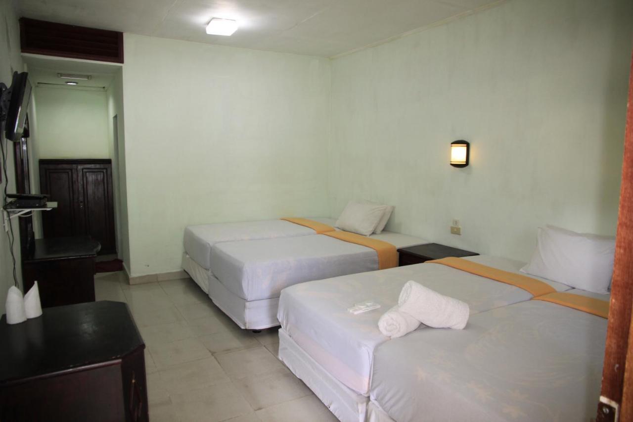 Pandu Lakeside Hotel Parapat Exteriör bild