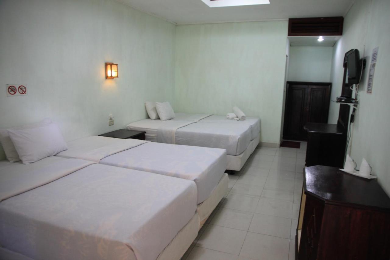 Pandu Lakeside Hotel Parapat Exteriör bild