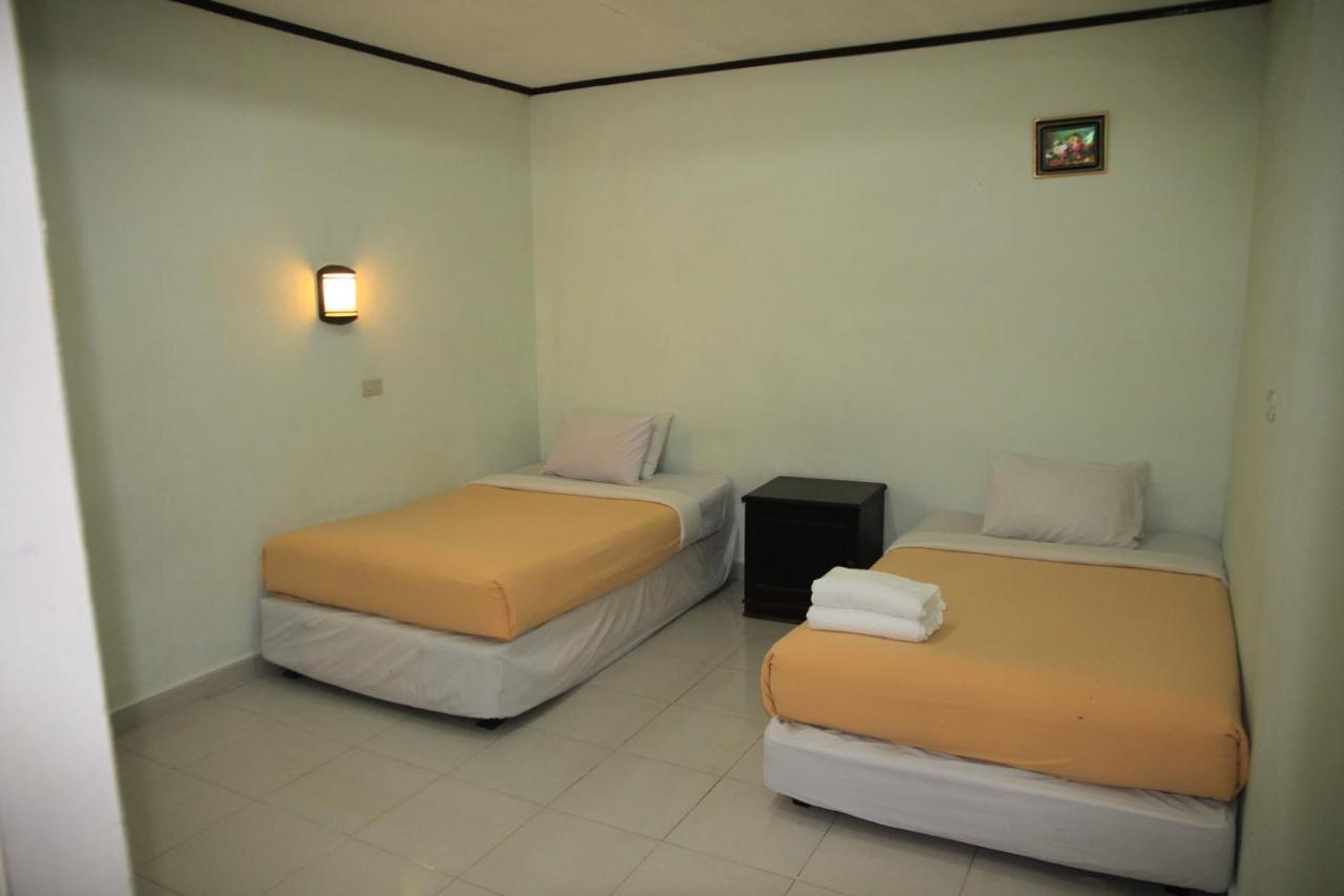 Pandu Lakeside Hotel Parapat Exteriör bild