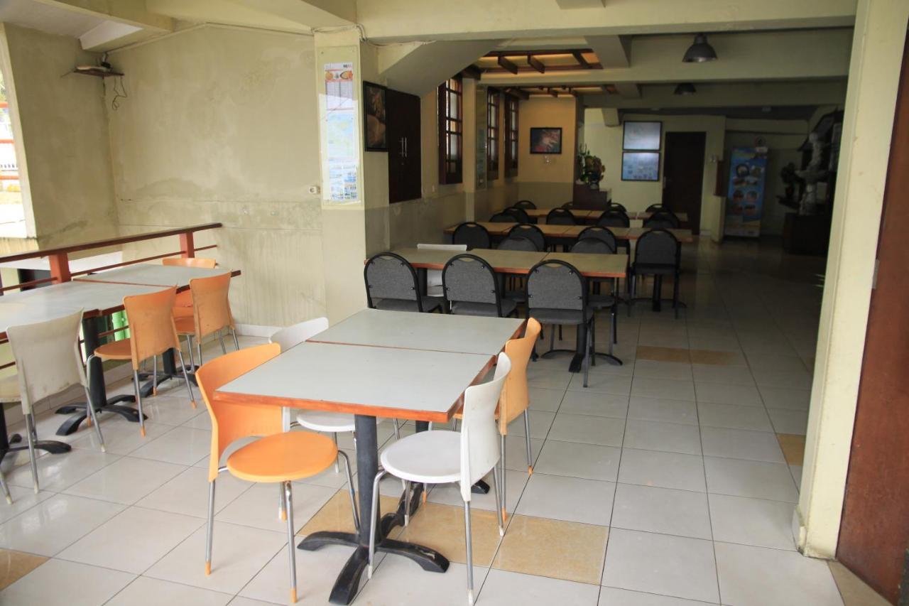 Pandu Lakeside Hotel Parapat Exteriör bild