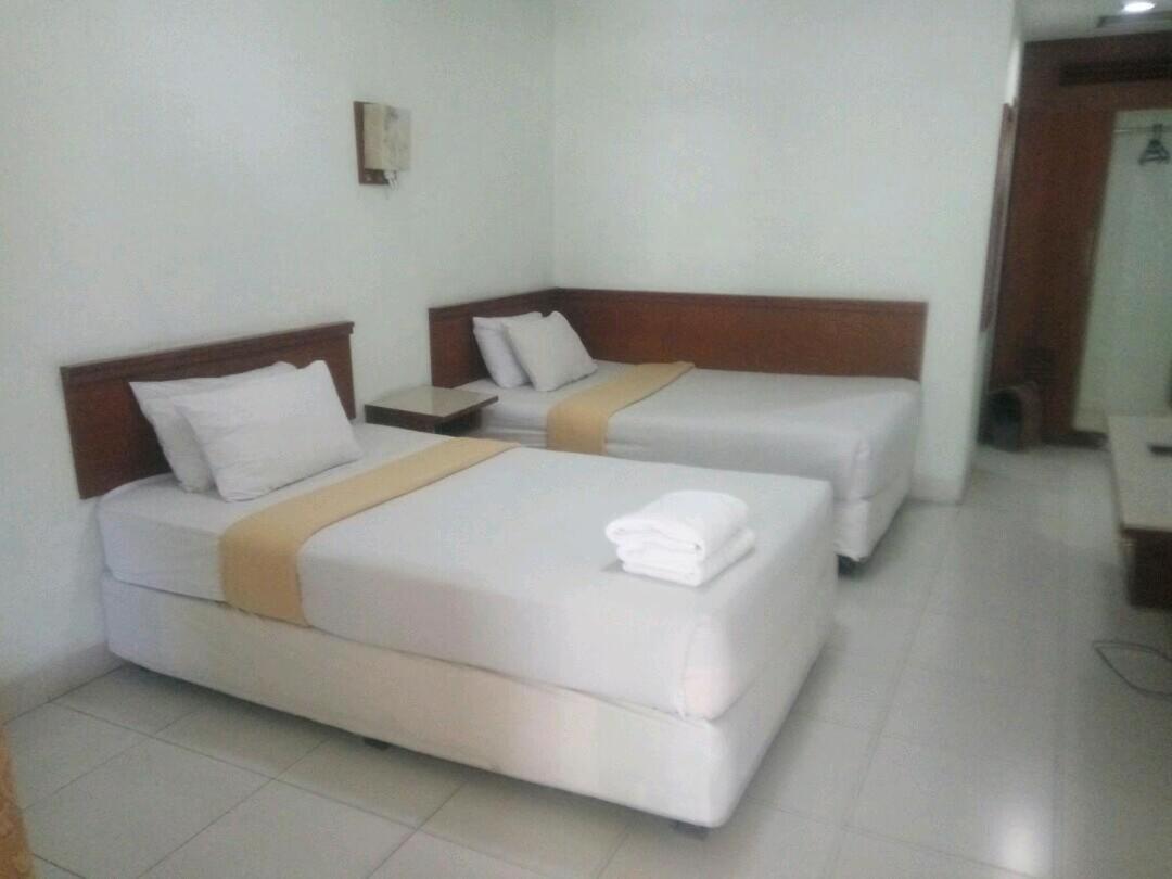 Pandu Lakeside Hotel Parapat Exteriör bild