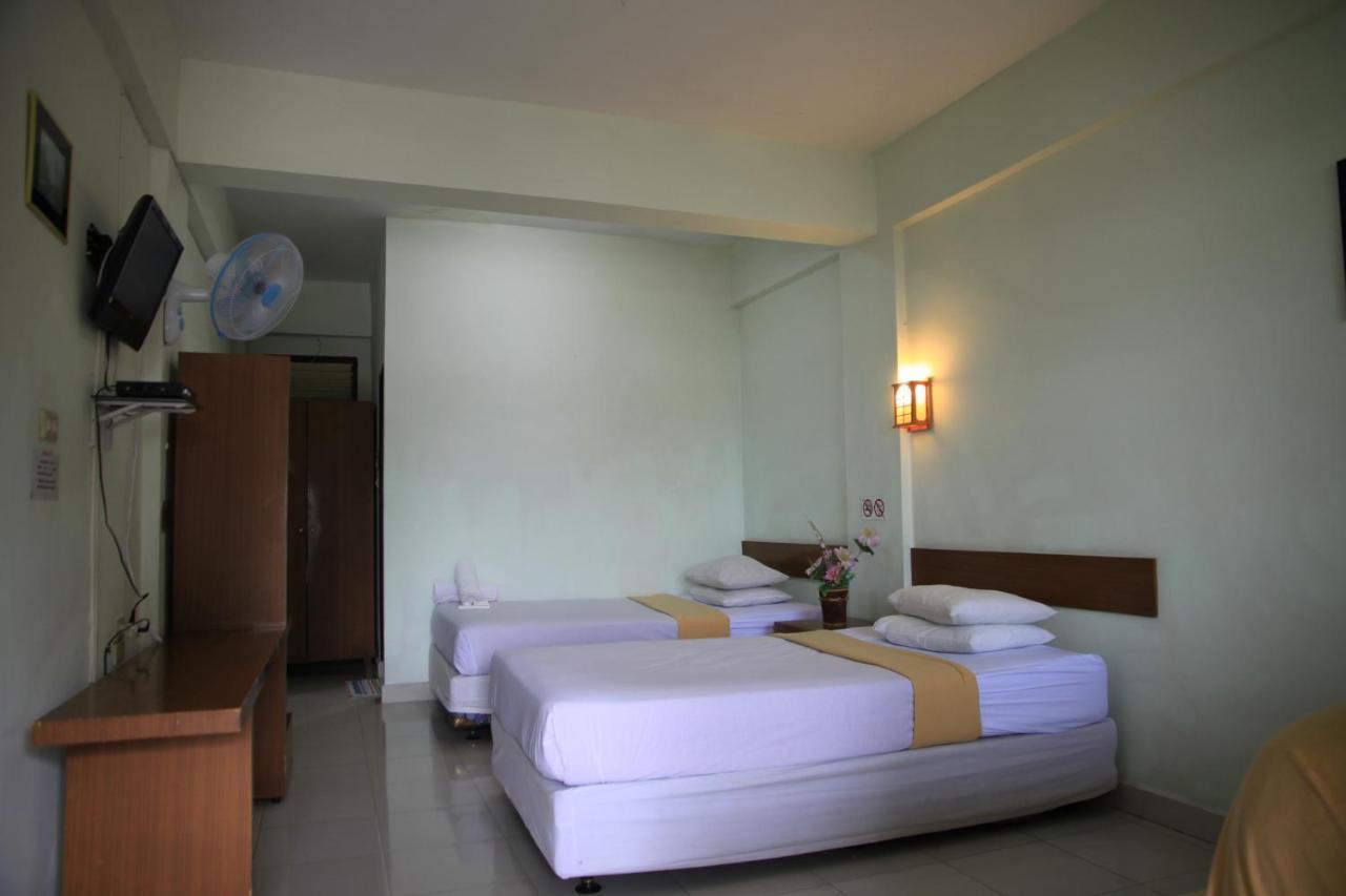 Pandu Lakeside Hotel Parapat Exteriör bild