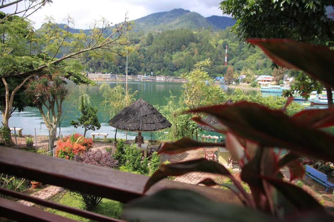 Pandu Lakeside Hotel Parapat Exteriör bild
