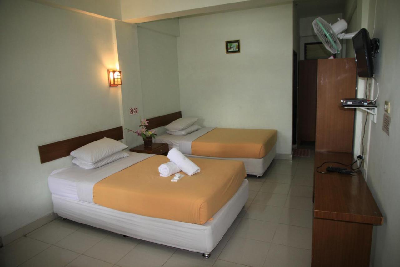 Pandu Lakeside Hotel Parapat Exteriör bild