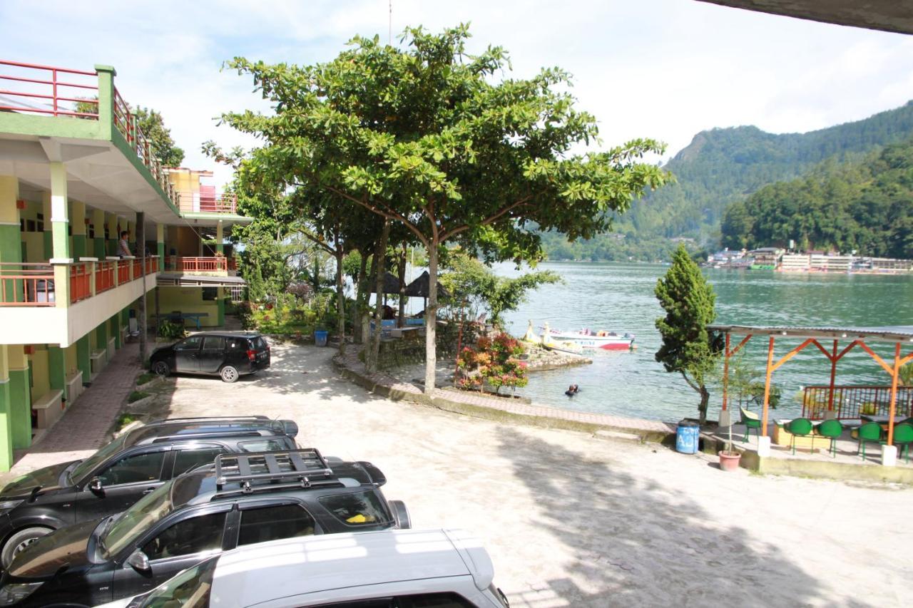 Pandu Lakeside Hotel Parapat Exteriör bild