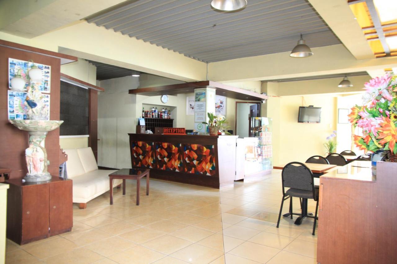 Pandu Lakeside Hotel Parapat Exteriör bild
