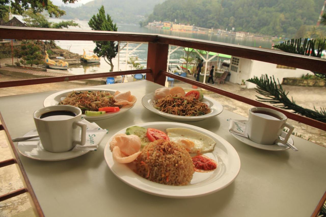 Pandu Lakeside Hotel Parapat Exteriör bild